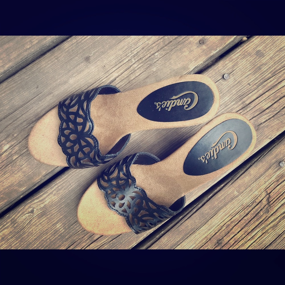 Candie’s black cut-out wedges